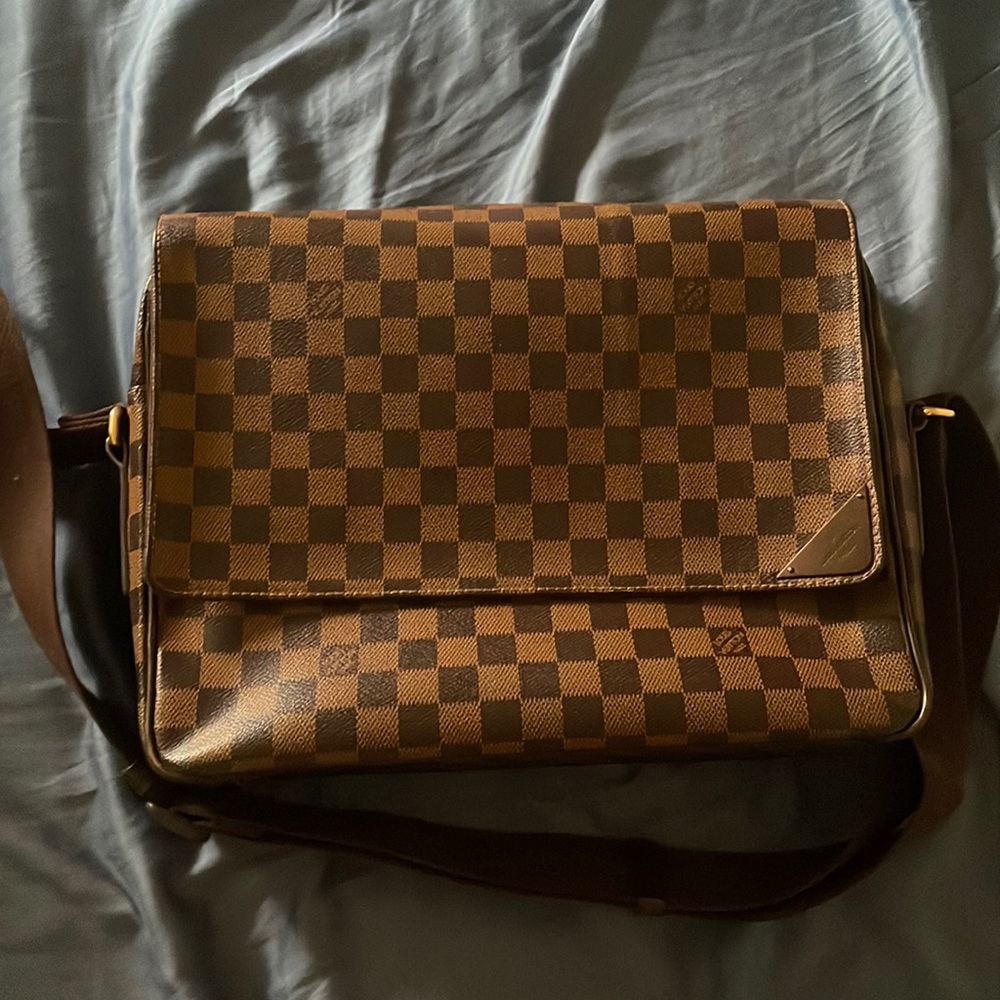 Louis Vuitton Mens Damier Messenger canvas bag